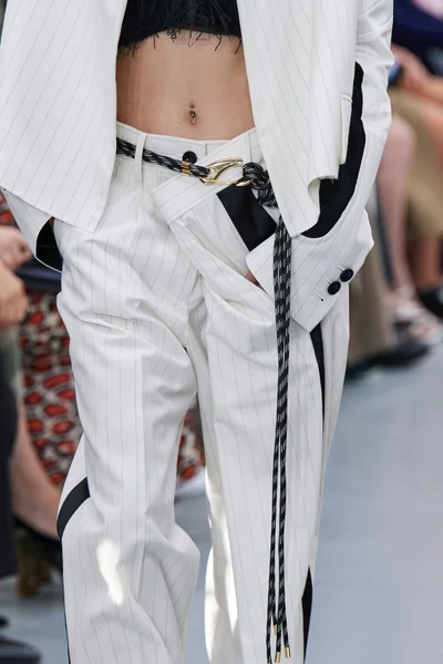 Look 33